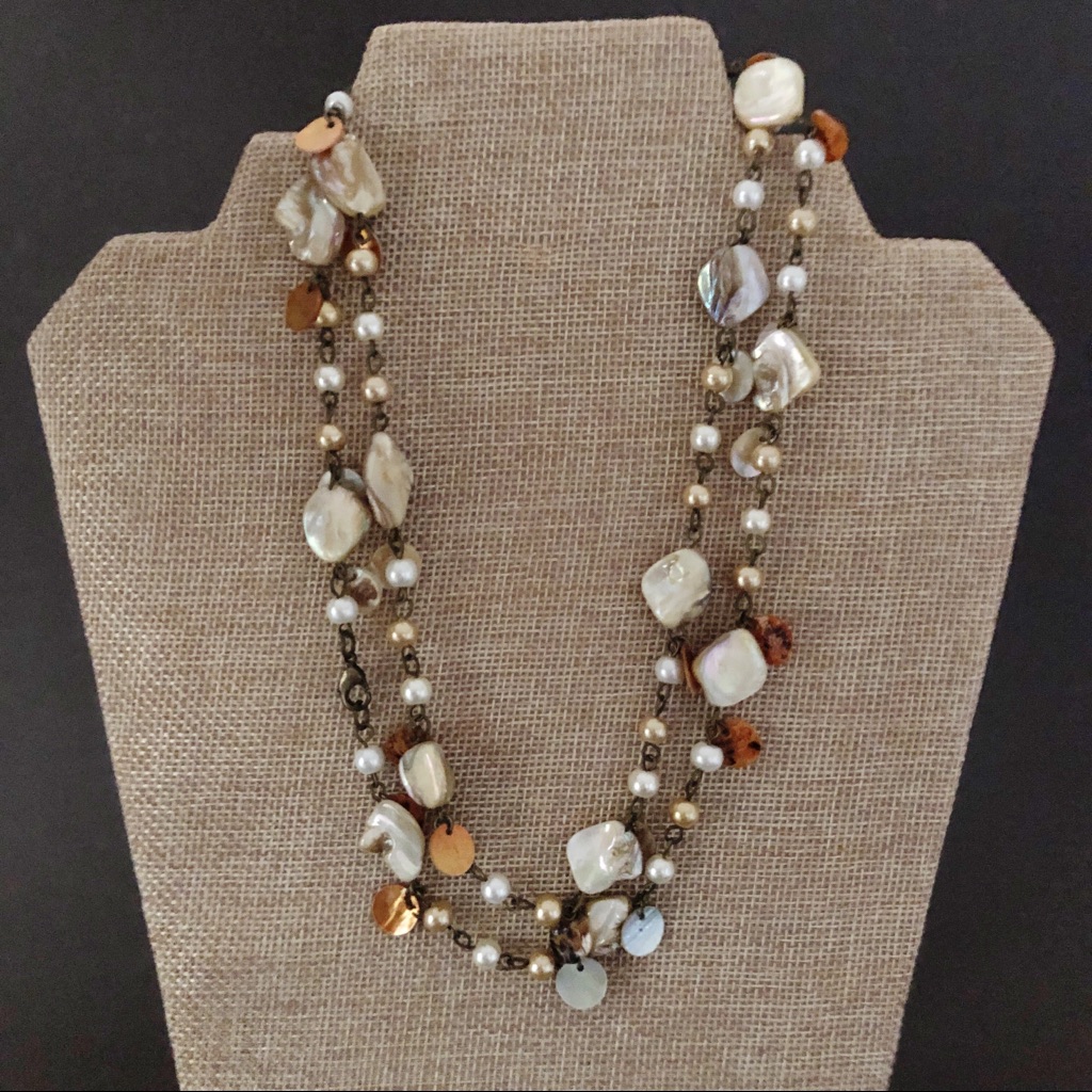 Shell/Pearl Bead Necklace.